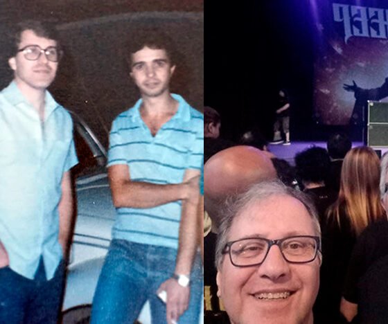 Uma composição fotográfica nostálgica e rica em detalhes sobre uma mesa de madeira envelhecida. À esquerda, uma capa de vinil (LP) bem manuseada do "Deep Purple in Rock" ao lado de um montinho de moedas antigas brasileiras de 1973. À direita, um smartphone mostrando ingressos digitais para um show do AC/DC. No centro, unindo o passado e o presente, duas fotos: uma antiga e desbotada (anos 70) mostrando dois jovens de cabelos compridos e sapatos plataforma, e uma foto atual e vibrante de dois senhores sorridentes brindando com camisetas de banda. A iluminação é quente, vinda de um abajur estilo retrô. Estilo realista de alta resolução. Proporção 16:9 (820x468).