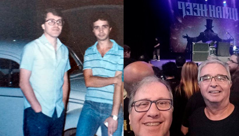 Uma composição fotográfica nostálgica e rica em detalhes sobre uma mesa de madeira envelhecida. À esquerda, uma capa de vinil (LP) bem manuseada do "Deep Purple in Rock" ao lado de um montinho de moedas antigas brasileiras de 1973. À direita, um smartphone mostrando ingressos digitais para um show do AC/DC. No centro, unindo o passado e o presente, duas fotos: uma antiga e desbotada (anos 70) mostrando dois jovens de cabelos compridos e sapatos plataforma, e uma foto atual e vibrante de dois senhores sorridentes brindando com camisetas de banda. A iluminação é quente, vinda de um abajur estilo retrô. Estilo realista de alta resolução. Proporção 16:9 (820x468).