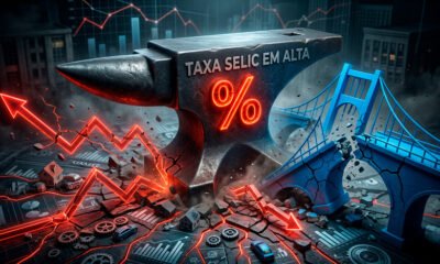 Uma ilustração 3D conceitual e dramática sobre o peso dos juros na economia. No centro, uma enorme e pesada bigorna de metal escuro com um símbolo de porcentagem (%) gravado em vermelho brilhante, representando a alta taxa Selic. A bigorna pressiona e achata o chão, que é feito de gráficos financeiros, engrenagens industriais e pequenas maquetes de casas e carros. Sob o peso, tanto as setas vermelhas e voláteis (representando o financiamento) quanto as pontes sólidas e azuis (representando o consórcio) começam a rachar, mostrando que a recessão afeta a todos. A iluminação é dramática, com sombras densas e um tom de alerta, transmitindo estagnação e retração. Estilo editorial moderno e hiper-realista. Alta resolução, proporção 16:9 (820x468).